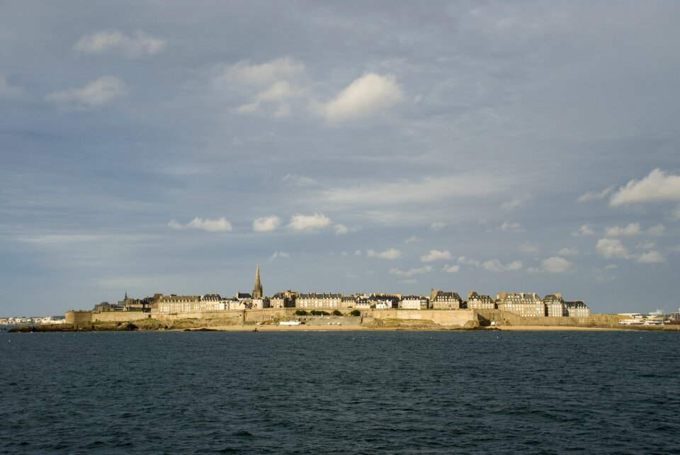 Curtain wall english channel france