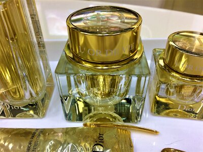 Facial lotion golden glitter