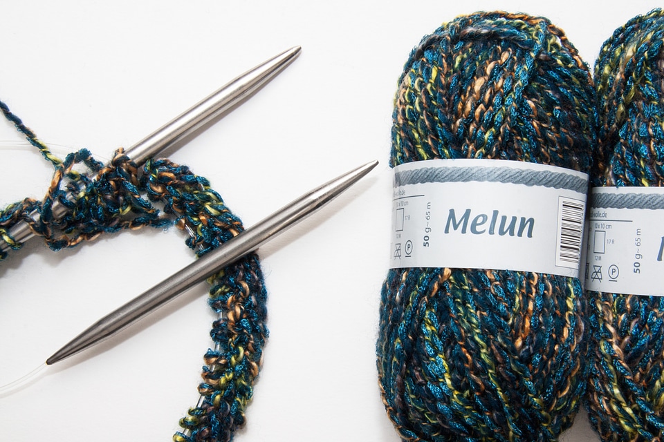 Knitting needles spinning enabled hair renewable raw materials