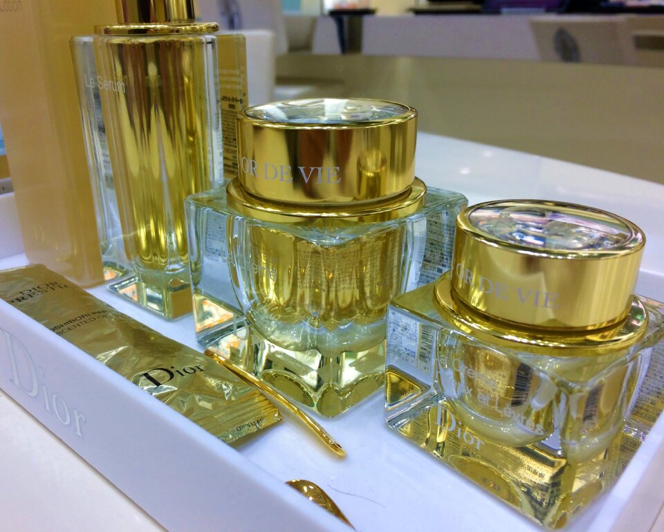 Facial lotion golden gold