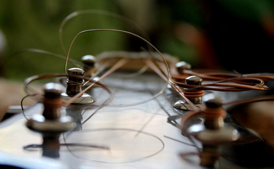 Tool acoustic strings