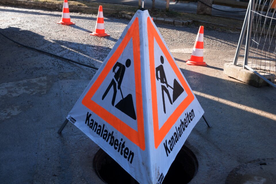 Channel manhole cover gulli