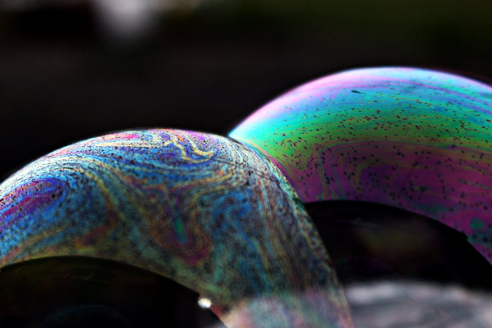 Colorful iridescent mirroring