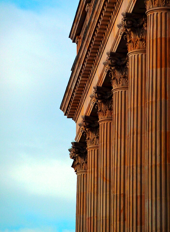 Columnar shadow hispanic