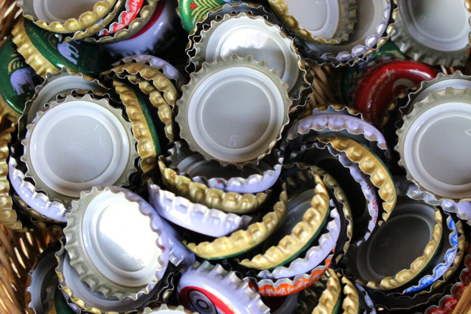 Cap metallic metal
