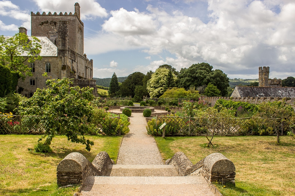 Park manor house landscaped garden