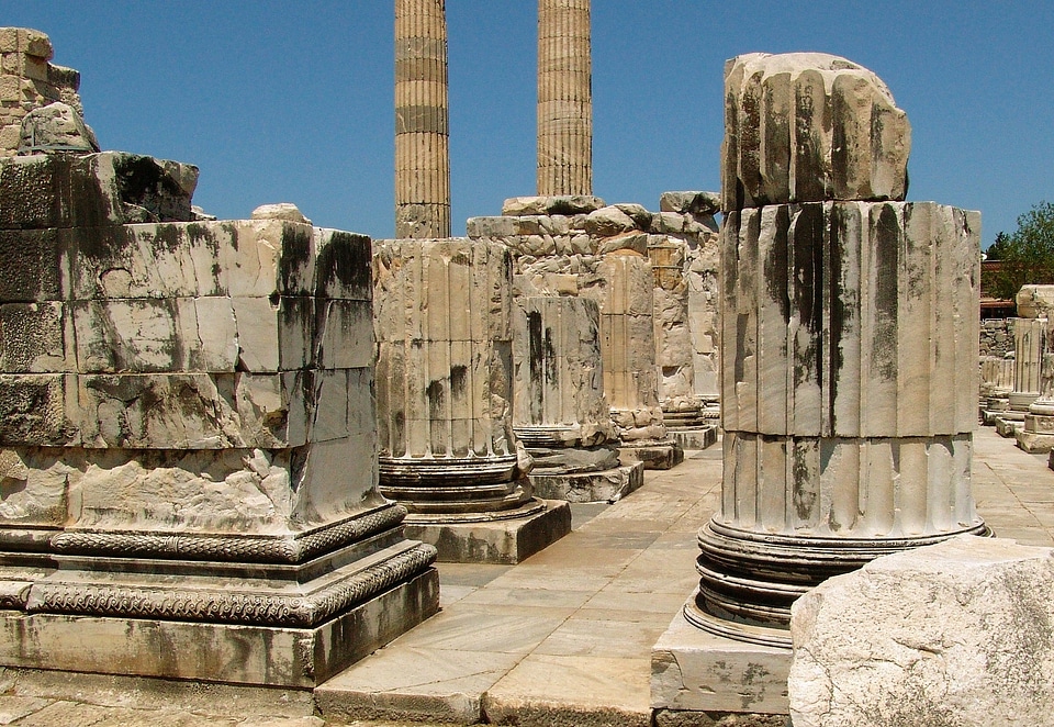 Ruin columnar hellenic