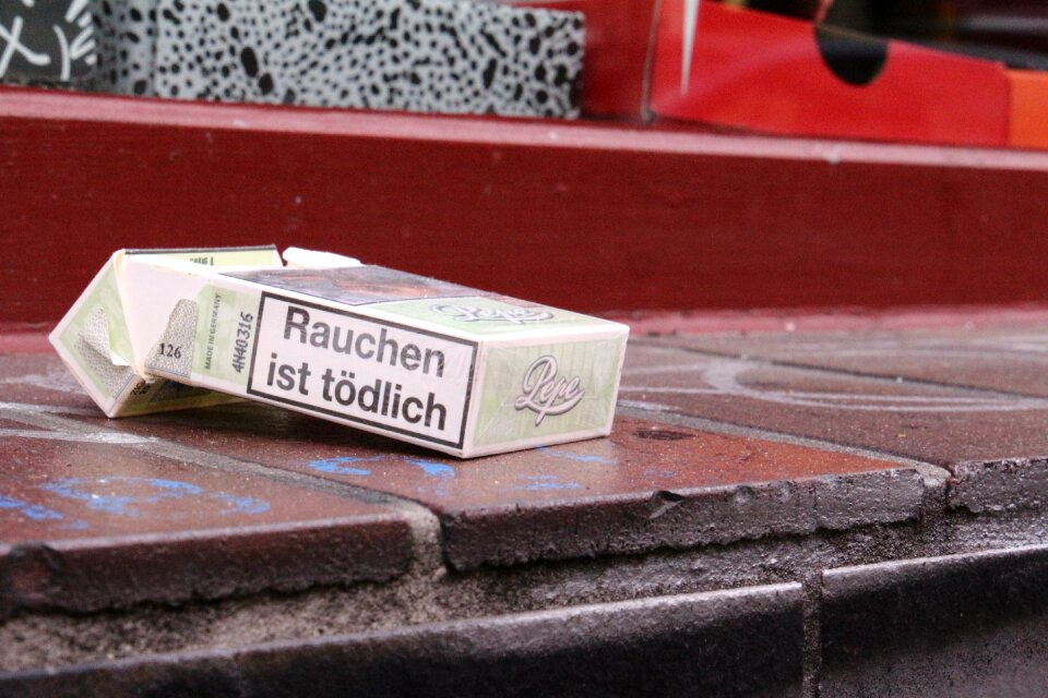 Tobacco smoke cigarette machine