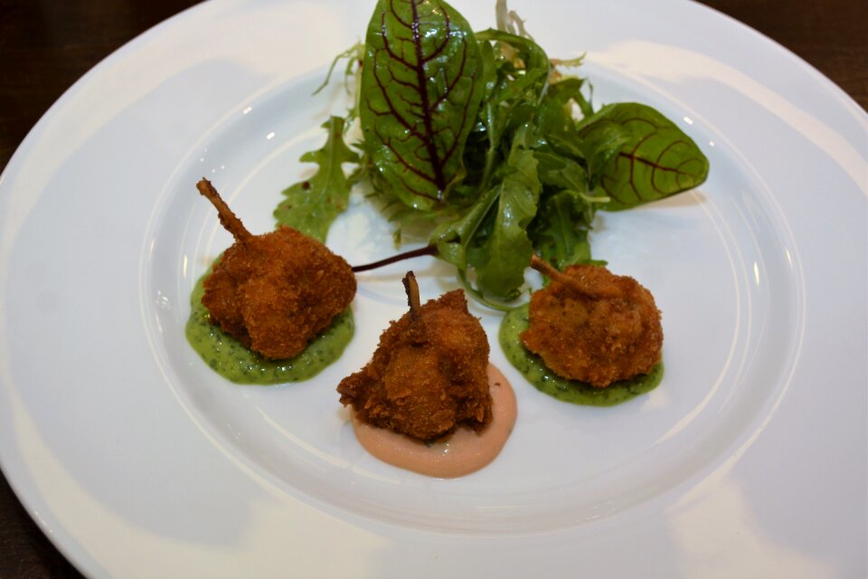 Frogs ' legs breaded frogs ' legs a serving of frogs ' legs