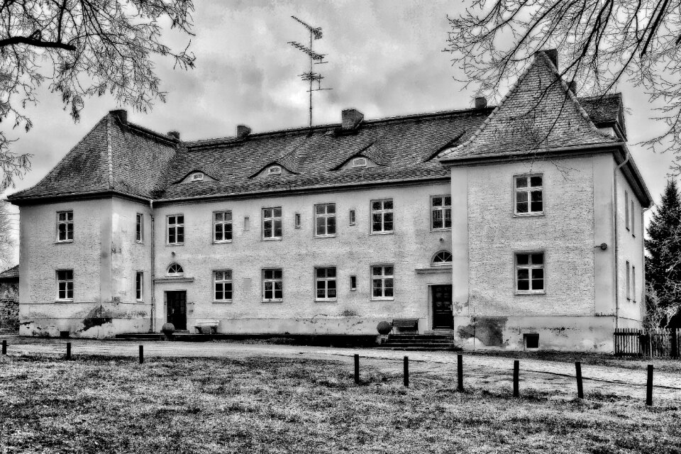 Black and white architecture prettin