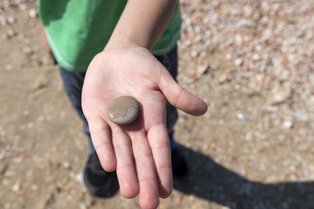 Child pebbles round