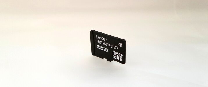 32gb white background
