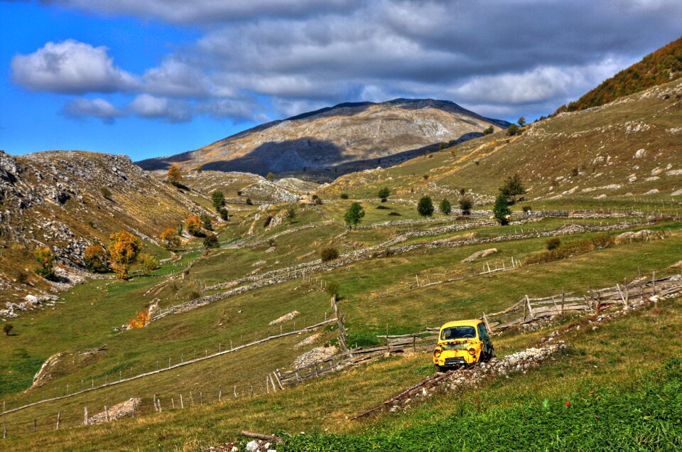 Hiking old car
