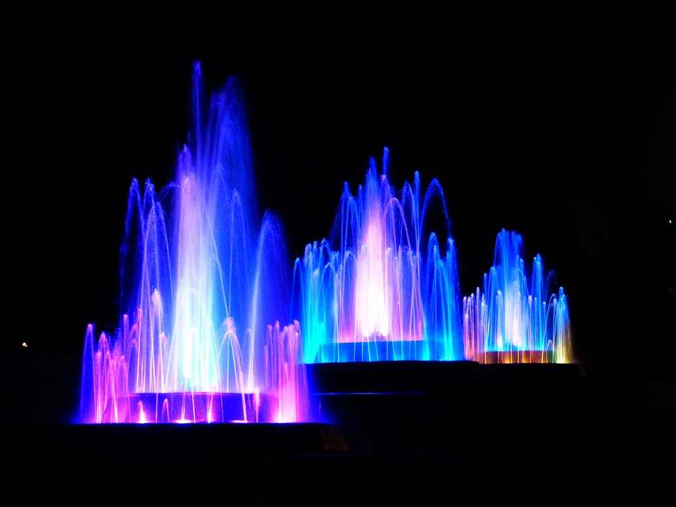 Colorful water games inject