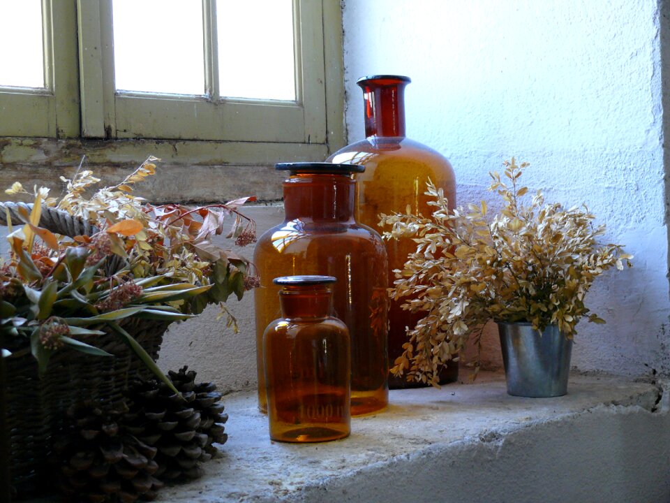 Window bottles light