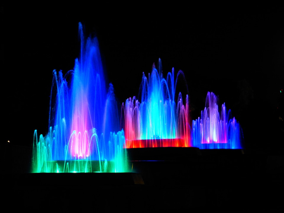 Colorful water games inject