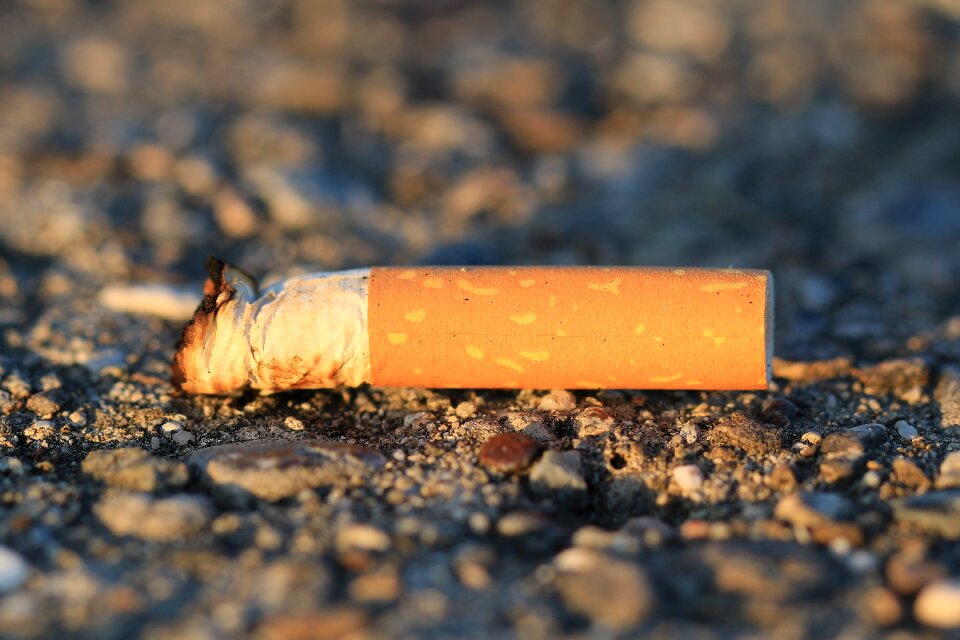 Cigarette end smoking tilt