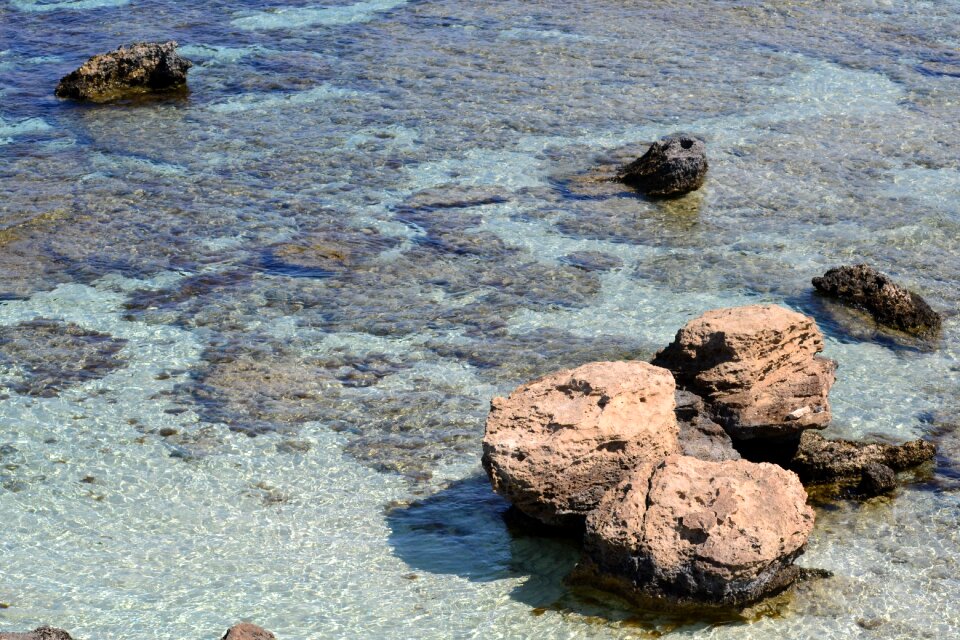 Summer wave sea ​​stones