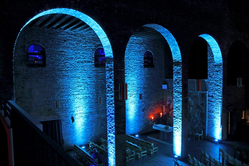 Columnar light chapel