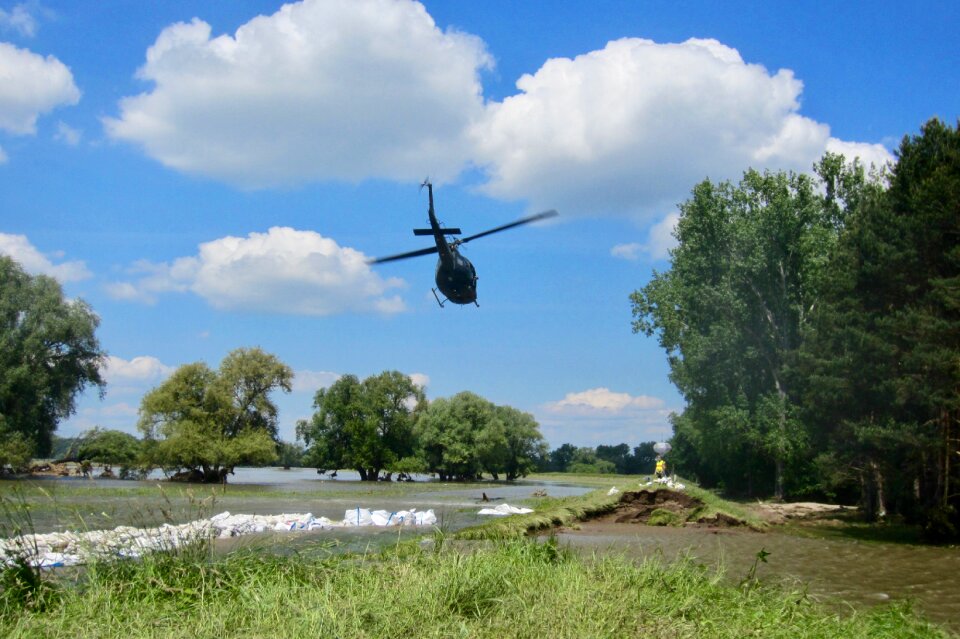 Dike dike broken sand bag