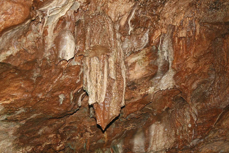 Rock stalactites ceiling