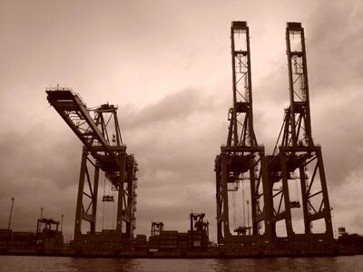 Shipyard ship crane