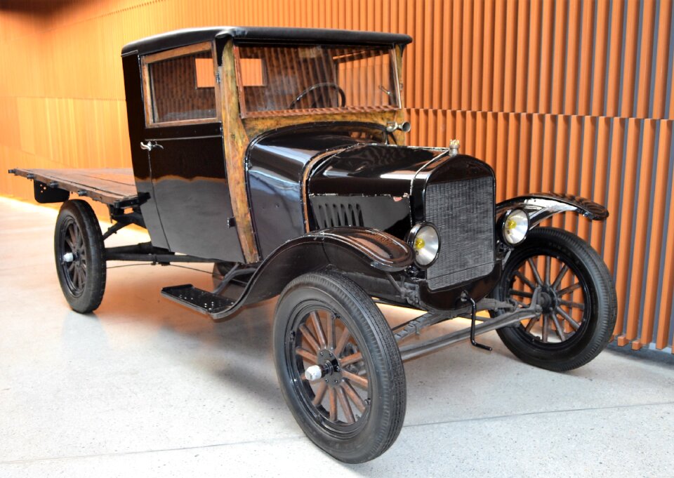 Park-science-granada antique car automobile