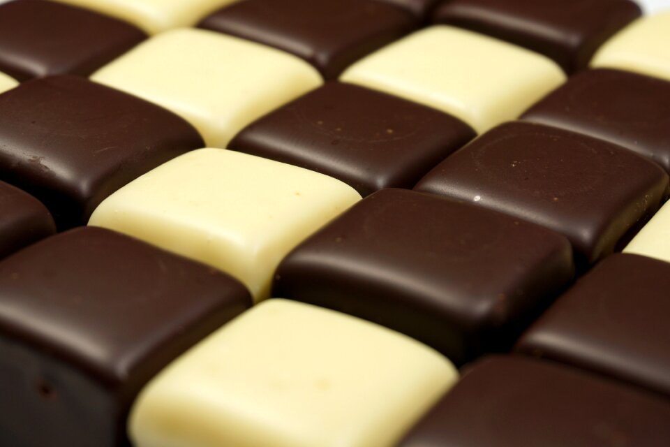 Eat domino effect black