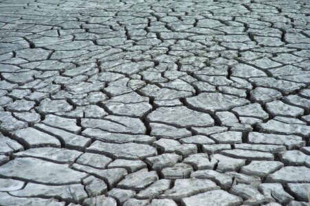 Diyl cracks desert
