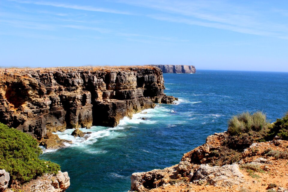 Cliff waves algarve
