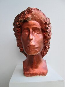 Figurative head buste