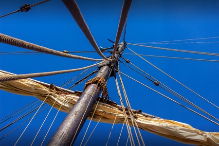 Sailing vessel mast sail