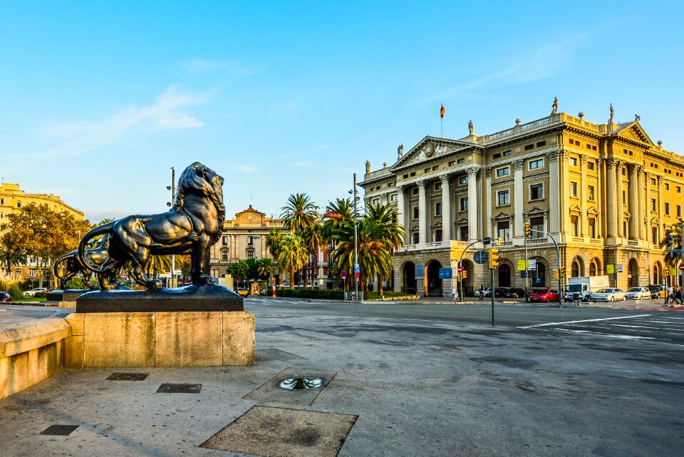 Lion statue monument photo