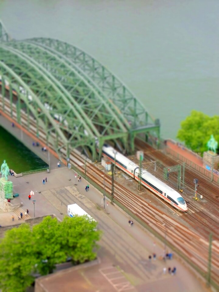 Bridge train ice