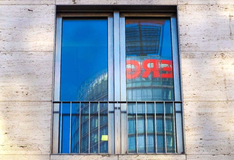 Facade glass building