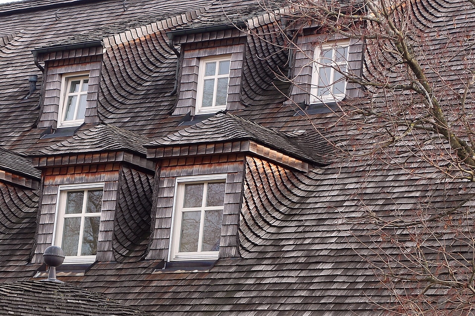Roofing material roof