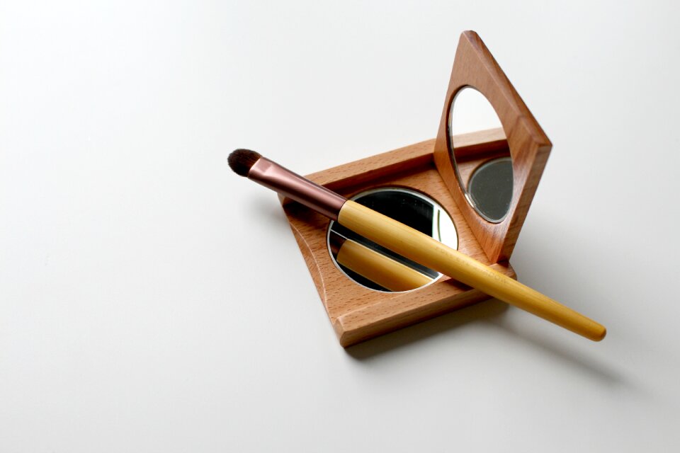 Applying make up bristles