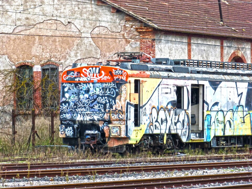 Graffiti abandoned vandalism