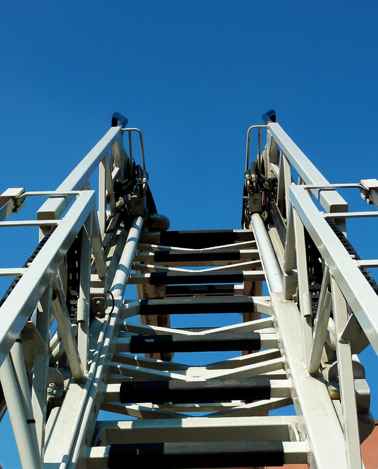 Fire truck turntable ladder rescue