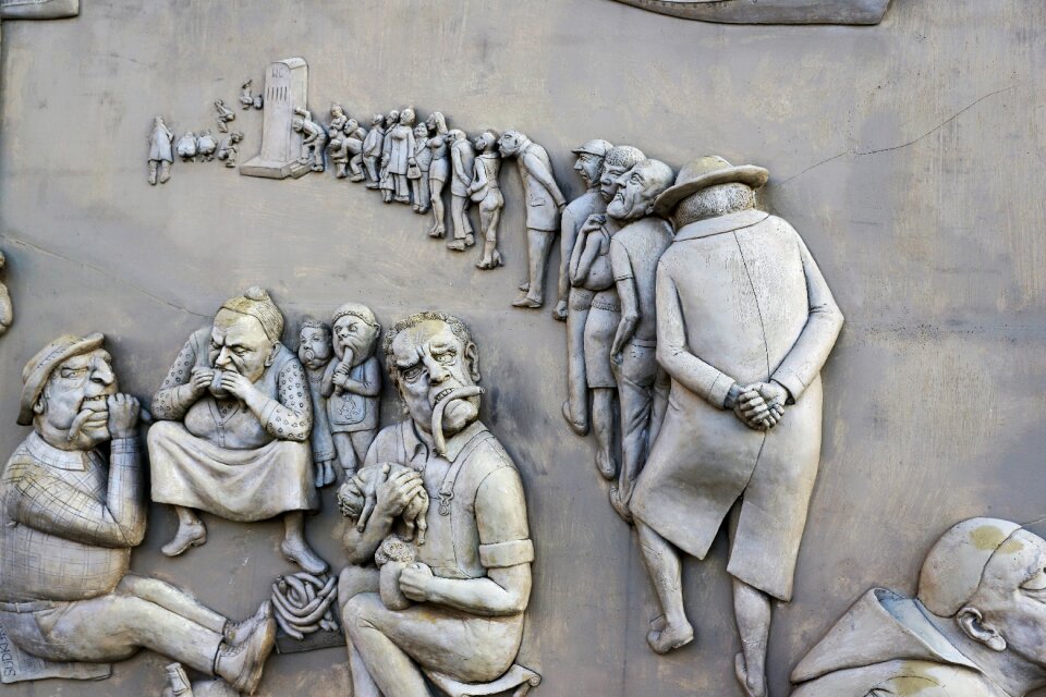 Wall ludwigshafen statue