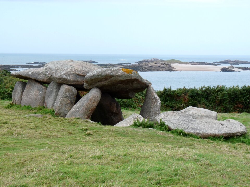 Sea alignments stones
