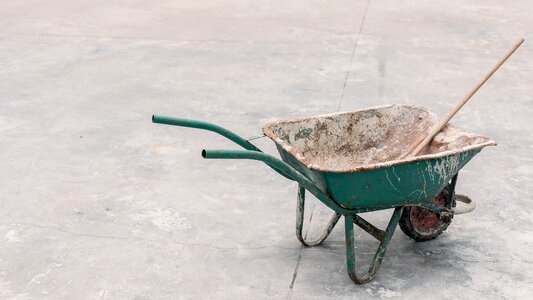 Cart hands cart-to-hand