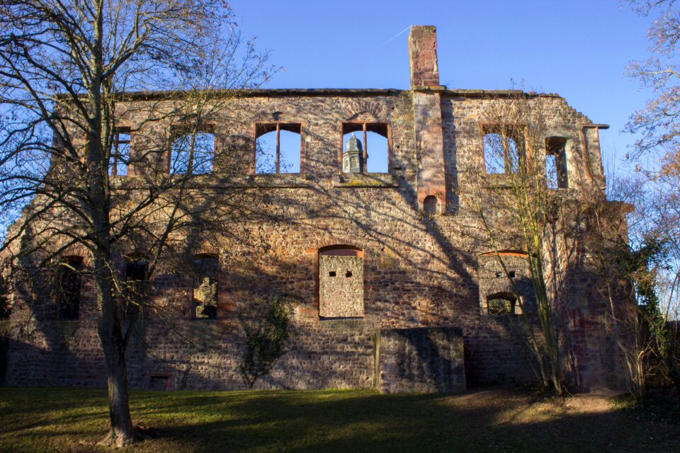 Middle ages three oak grove building