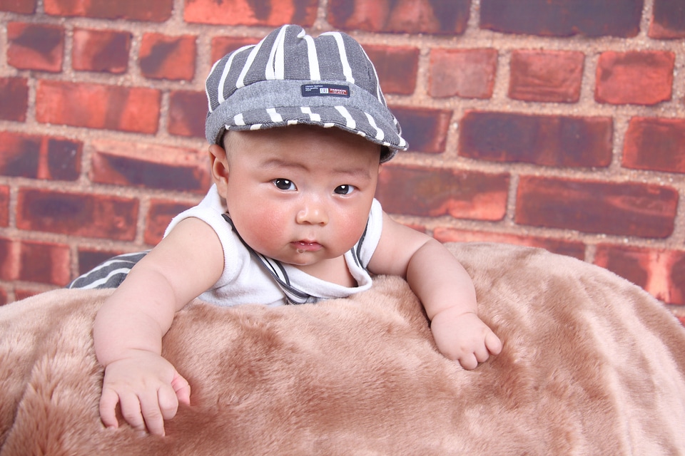 Suckling infant nursling