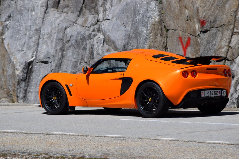 Auto orange wheels
