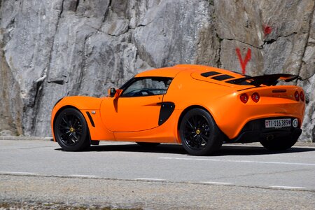 Auto orange wheels