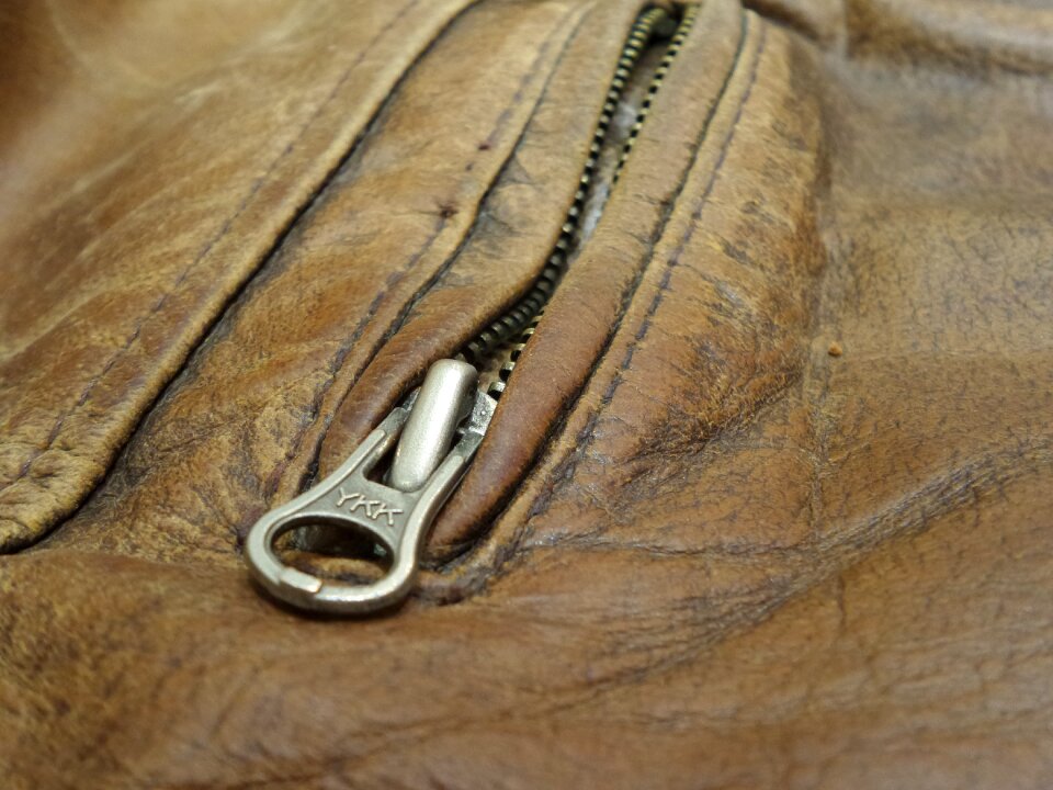 Vintage zipper close