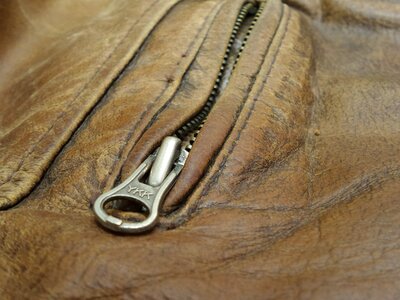 Vintage zipper close