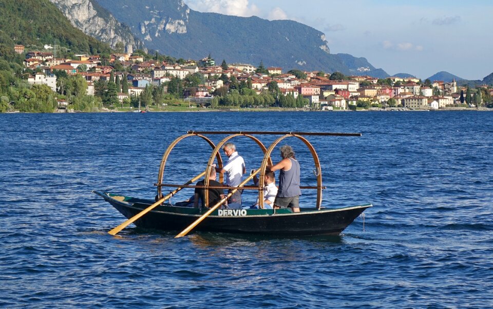 Lecco boats blue