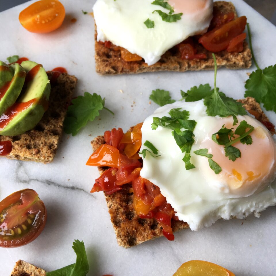 Poached egg cracker avocado
